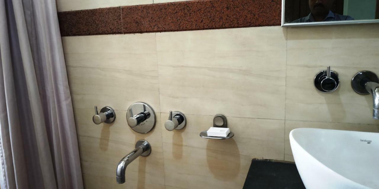 פונה Matrix Inn מראה חיצוני תמונה